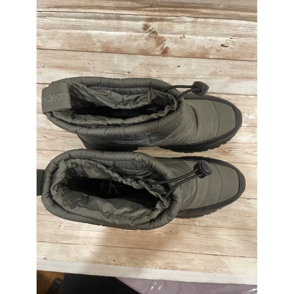 Calvin Klein Nelsa Womens Olive Green Puffer Lug Sole Platform Boots 6.5 NEW‎